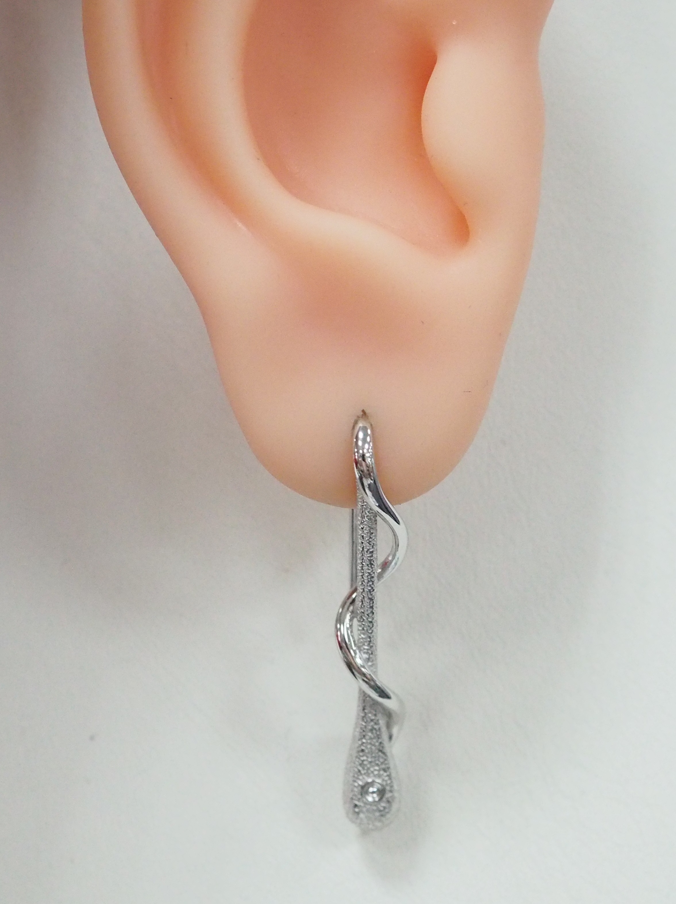 Серебряные серьги с бриллиантами